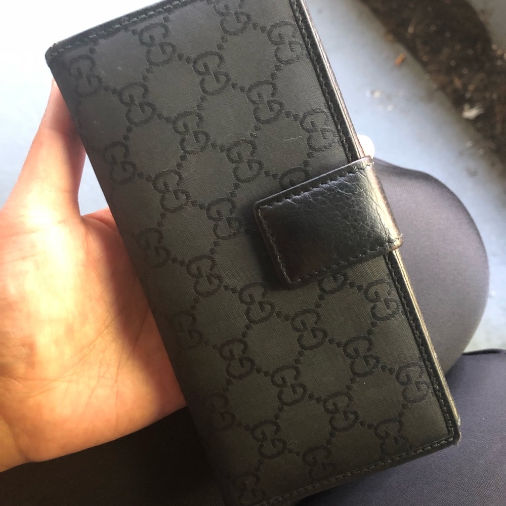 Authentic Gucci logo wallet